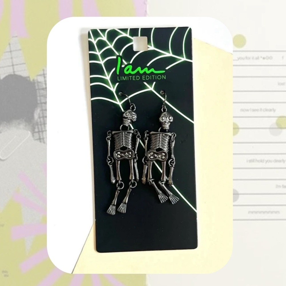 🎉 Halloween Silver Gunmetal Dangling Skeleton Earrings Limited Edition